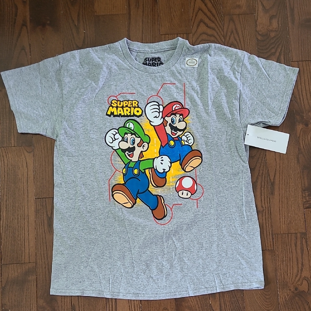 NWT Super Mario Nintendo Urban Outfitters Graphic T-Shirt  Size M Kids